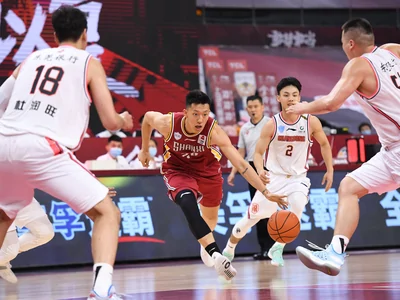 NBA开赛前夜坏消息不断，西蒙斯、库里、波尔津吉斯伤病潮来袭